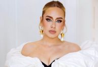 Adele se voluntaria na escola do filho: 