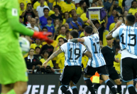 Fifa aumenta suspensão de volante da Seleção expulso contra a Argentina