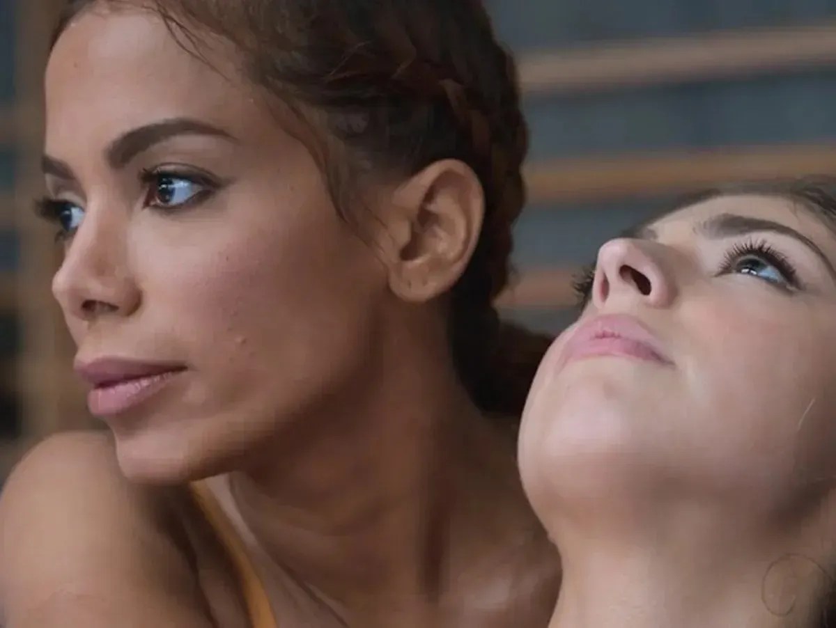 Imagem de destaque do post: Anitta surge como instrutora de defesa pessoal no trailer de “Elite”; assista