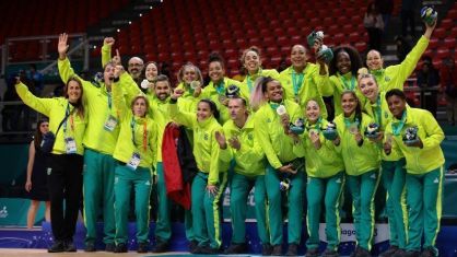 Seleção Brasileira Feminina de Basquete comemora o ouro no Pan de Santiago