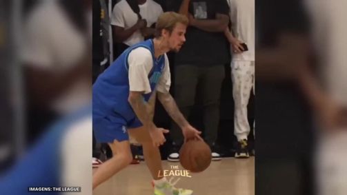 Justin Bieber mostra habilidade no basquete amador
