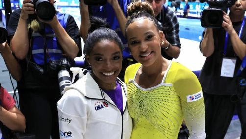 Simone Biles e Rebeca Andrade, no Mundial de Ginástica de 2023