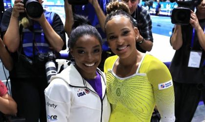 Simone Biles e Rebeca Andrade, no Mundial de Ginástica de 2023