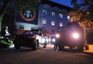 Dois helicópteros da polícia são atingidos no RJ; governo faz megaoperação contra criminosos