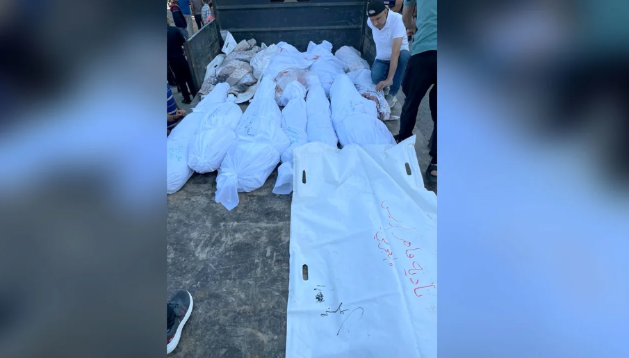 Corpos de membros da família Ajrami mortos por um ataque aéreo israelense / Cortesia de Raji Al-Ajrami