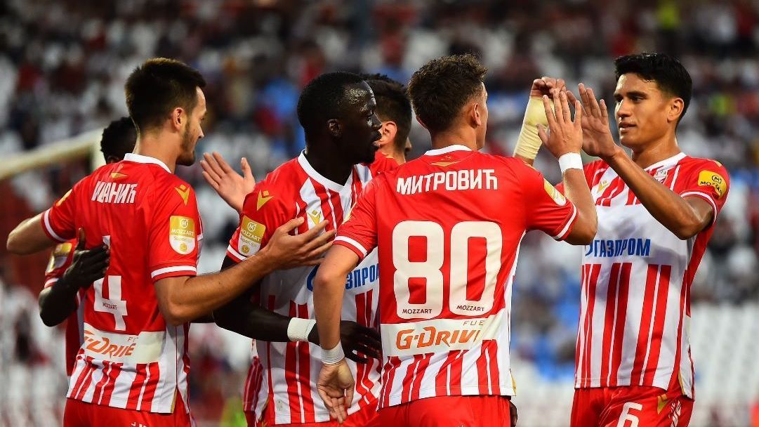 Estrela Vermelha comemora gol pelo Campeonato Sérvio