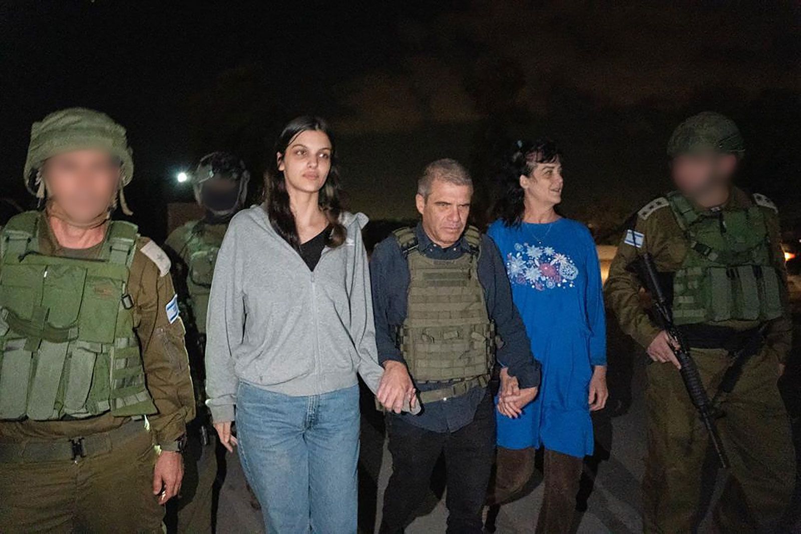 Momento em que as reféns americanas são liberadas em Israel