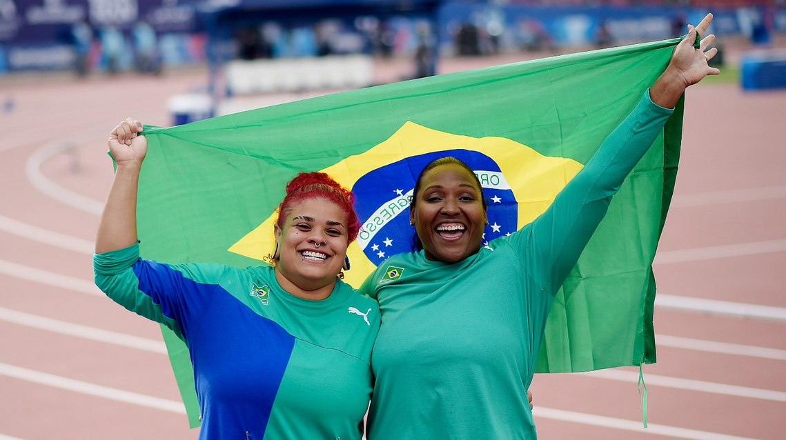 Atletas do Brasil comemoram medalhas