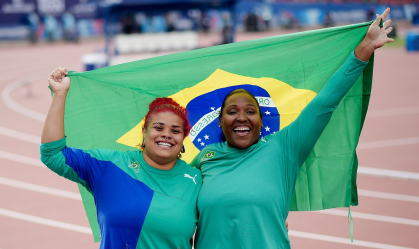 Atletas do Brasil comemoram medalhas