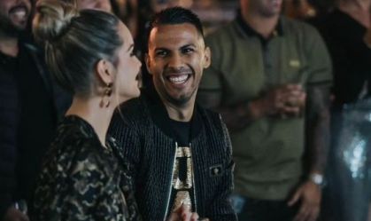 Ídolo de clube espanhol surpreende ao interromper carreira para cuidar da esposa com câncer