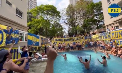 Torcida do Boca Juniors faz festa em hotel de São Paulo