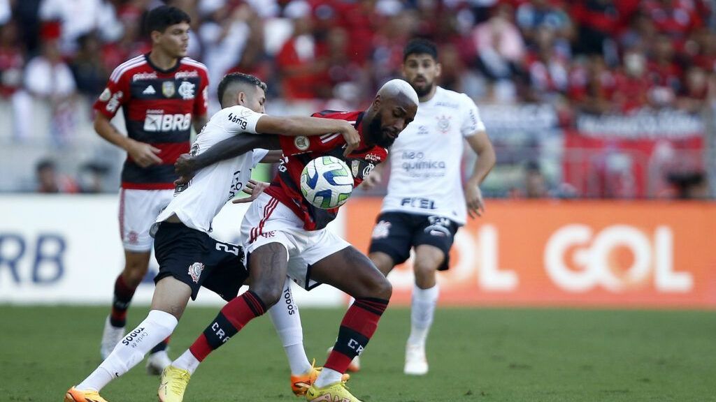 Flamengo e Corinthians em campo pelo primeiro turno do Campeonato Brasileiro