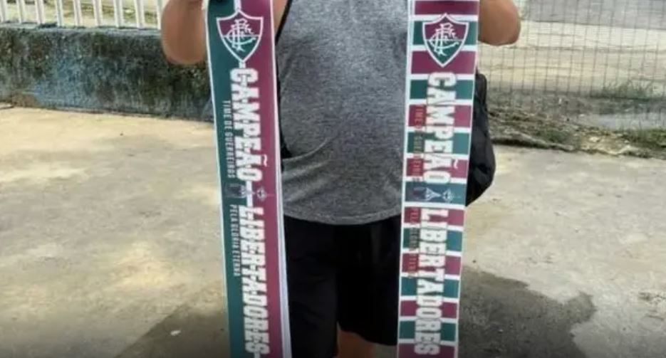 Torcida Fluminense já compra faixas de campeão da Libertadores