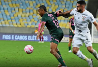 Mano vê evolução no Corinthians e diz que empate com o Flu “deixa gosto amargo”