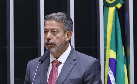 Presidente da Câmara dos Deputados, Arthur Lira (PP-AL), discursa em sessão solene pelo aniversário de 35 anos da Constituição Federal de 1988, em 5 de outubro de 2023.