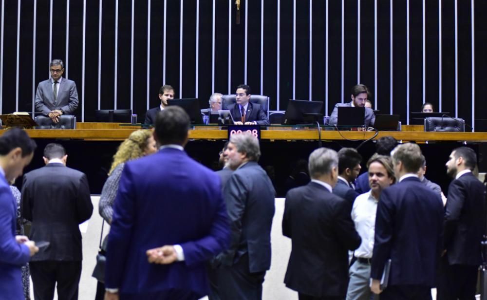 Votação na Câmara aconteceu durante sessão presidida pelo deputado Marcos Pereira (Republicanos-SP), que aparece sentado, ao centro da foto