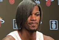 Com piercing e cabelo liso, astro da NBA aparece com visual ‘emo’: “É o meu estado emocional”