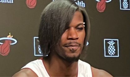Com piercing e cabelo liso, astro da NBA aparece com visual 'emo': "É o meu estado emocional"