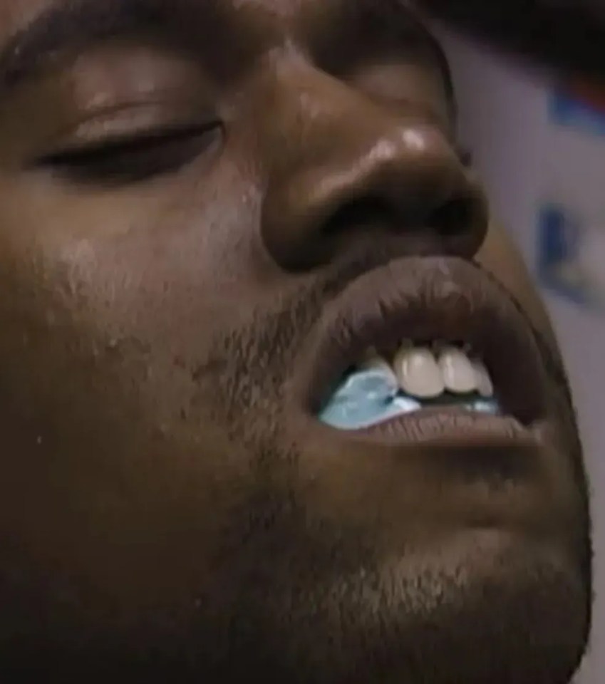 Kanye West acidente em 2002 / Reprodução/Youtube