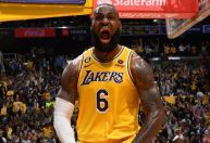 LeBron ironiza arbitragem da NBA após derrota dos Lakers: "Que m****"