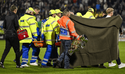 Jogo da liga holandesa é suspenso após goleiro ficar inconsciente em colisão