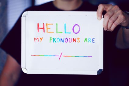 Cartaz com espaços para preenchimento de pronomes