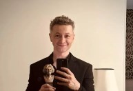 “Minha ex-esposa linda”, se declara Lucas Lima para Sandy após vencer prêmio