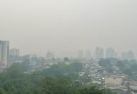 Manaus entra em estado de mobilização após ser tomada por fumaça de queimadas pelo segundo dia seguido