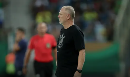 Mano celebrou a primeira vitória pelo Corinthians