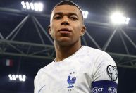 Com golaço, Mbappé supera Platini em vitória da França sobre a Holanda