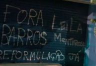 Torcida do Palmeiras picha lojas de patrocinadora em protesto