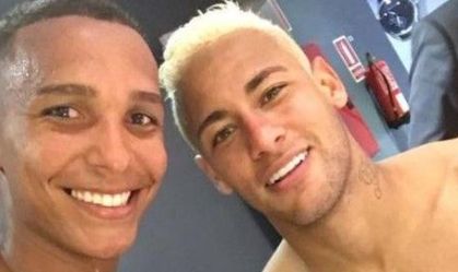 Deyverson e Neymar em foto de 2016, quando atuavam na Espanha