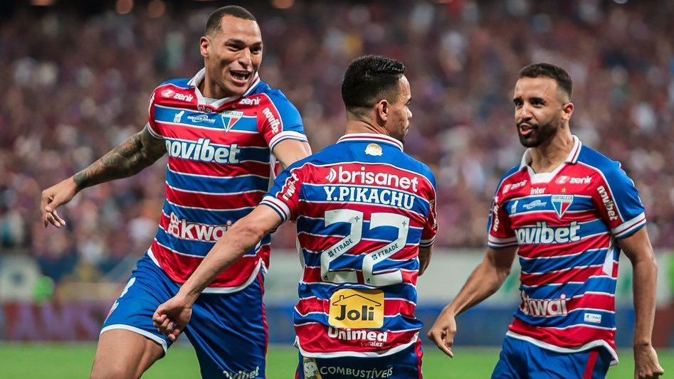 Pikachu comemora o primeiro gol do Fortaleza sobre o Corinthians