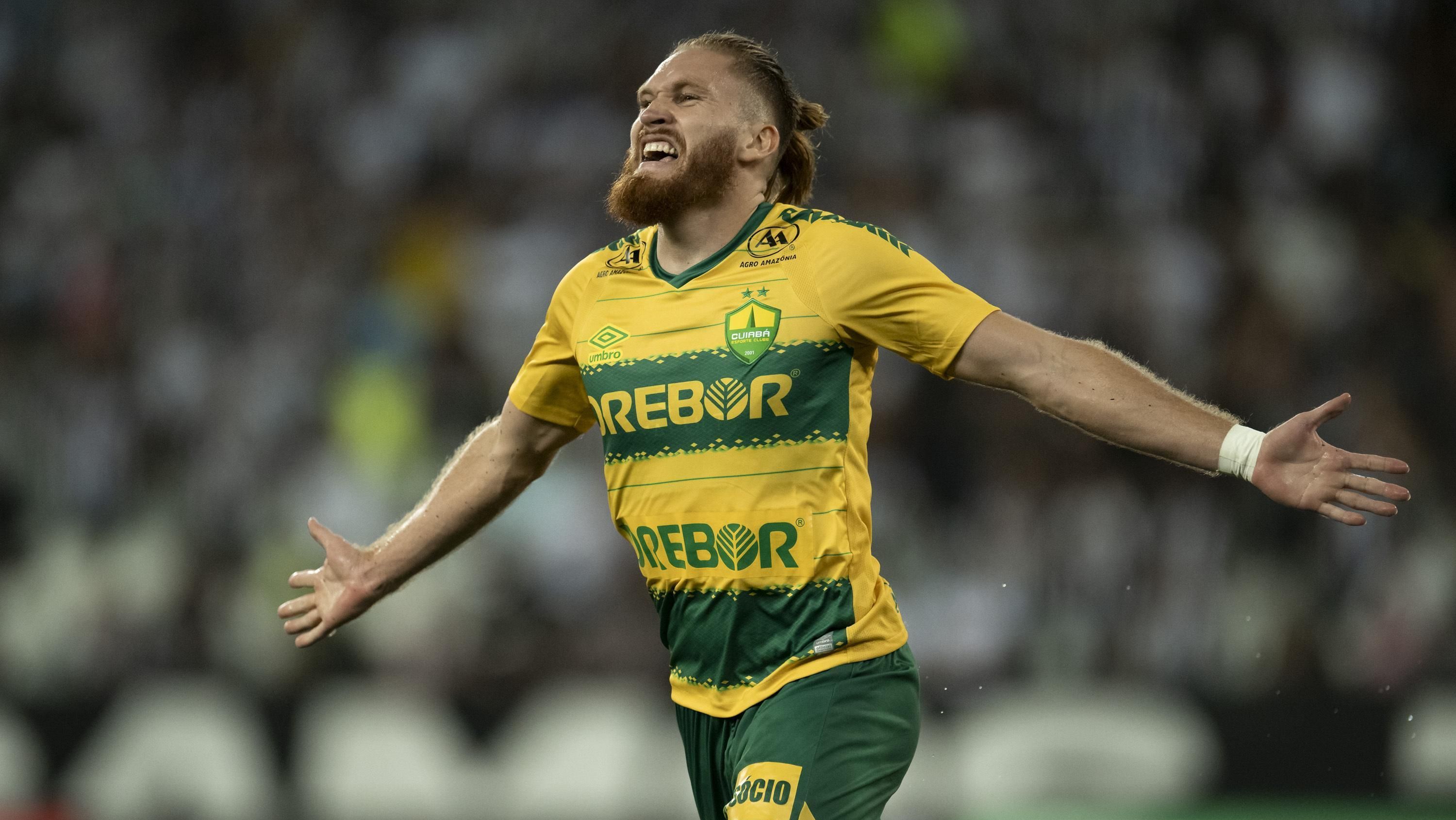 Pitta comemora o gol da vitória do Cuiabá sobre o Botafogo