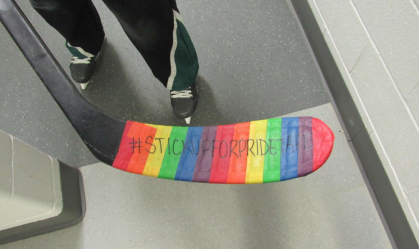 Liga de hóquei dos EUA reverte proibição de símbolo de apoio LGBTQIA+