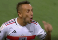 Rafinha, do São Paulo, é expulso e reclama do juiz: “Ele é palmeirense”