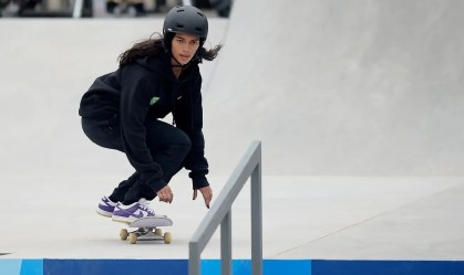 Paris 2024: Rayssa Leal é "esquecida" em pista junto da equipe do skate; entenda