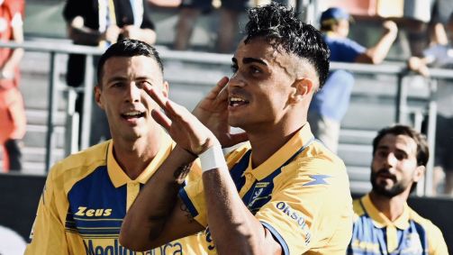 Reinier comemora o primeiro gol que marcou pelo Frosinone, da Itália