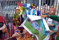 Após terem Neymar como alvo, peruanos realizam rituais para tentar conter Messi; veja