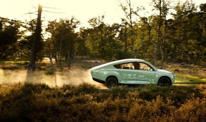 Carro movido a energia solar completa viagem de 1.000 km; veja vídeo