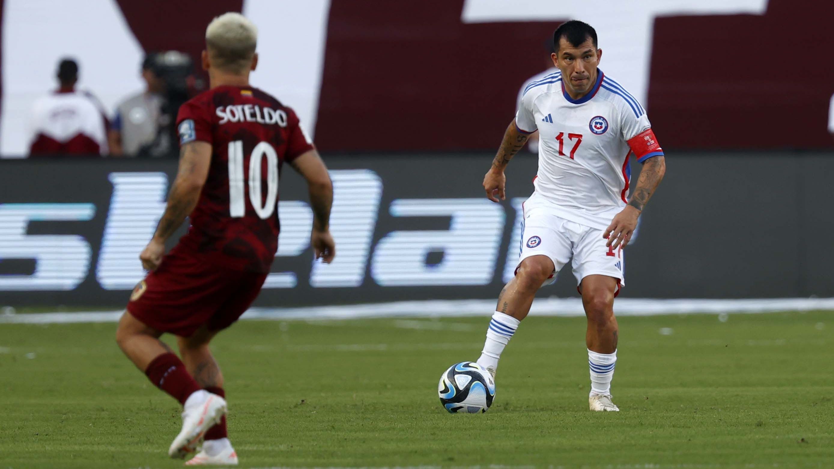 Medel e Soteldo se reencontraram após polêmica em Santos 4 x 1 Vasco