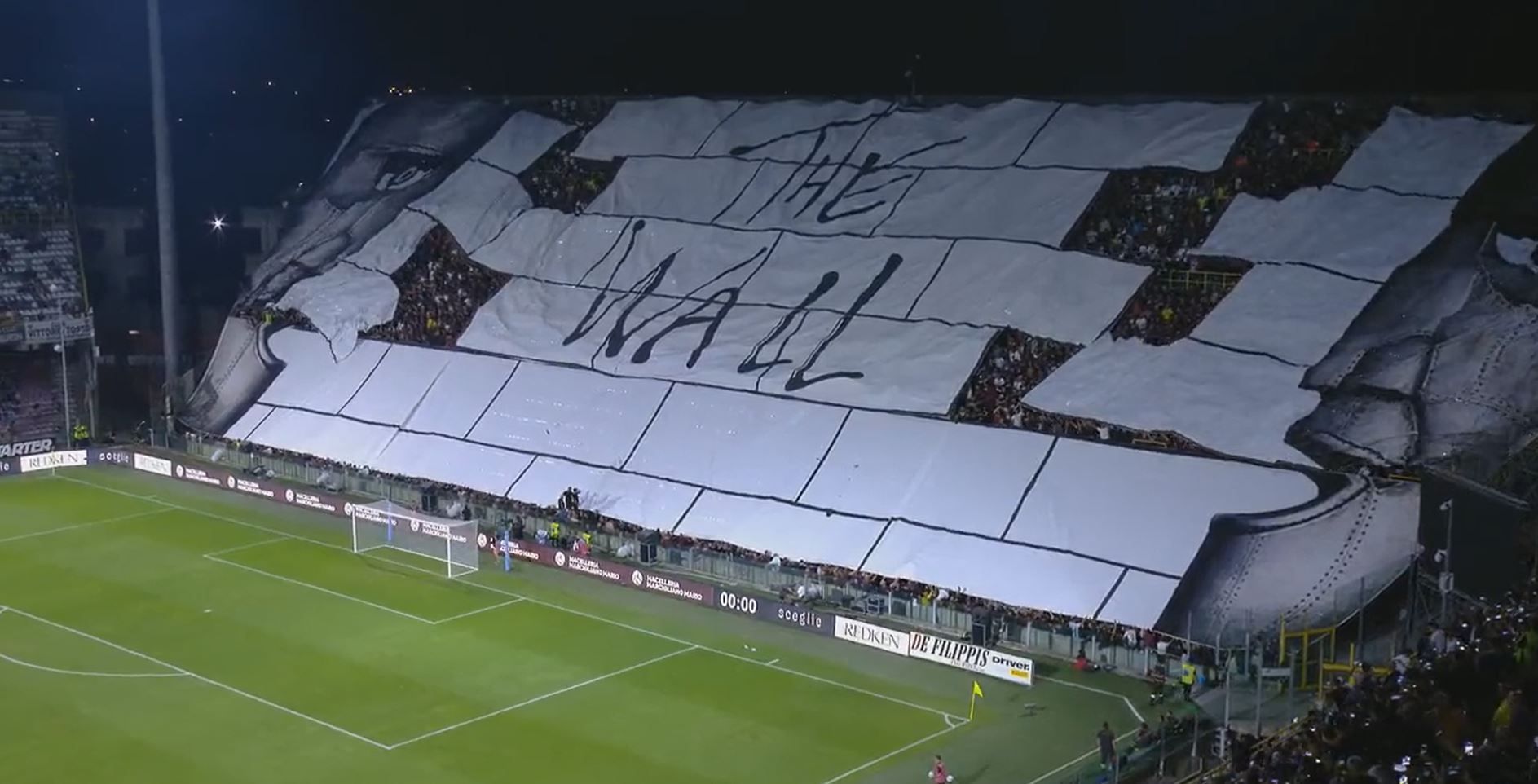 Parte do mosaico fez referência ao muro de "The Wall"