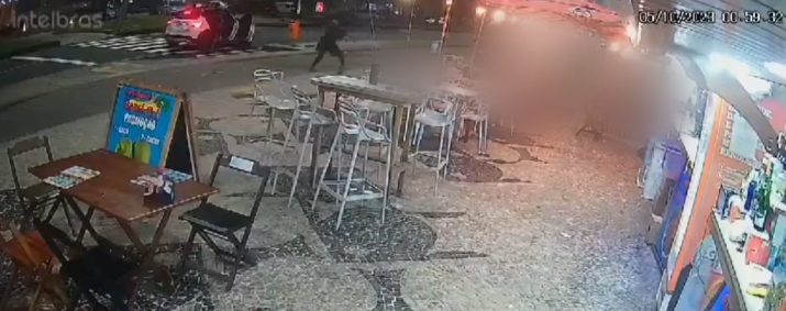 Câmera de segurança flagra momento em que irmão de deputada e médicos são mortos em quiosque na Barra da Tijuca, no Rio de Janeiro