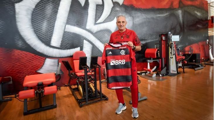 Tite na academia do CT do Flamengo, nesta terça (10), no Rio de Janeiro