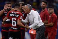 Jogadores do Corinthians são flagrados em conversa com Tite, do Flamengo