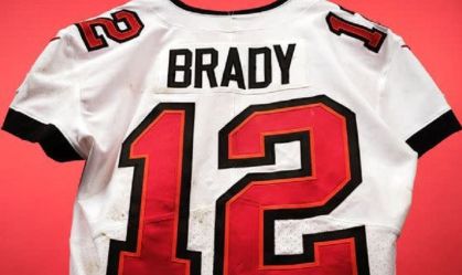 Última camisa usada por Tom Brady na carreira vai a leilão por até R$ 13 milhões