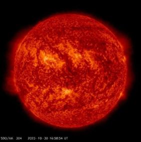Imagem do Sol tirada em 30 de outubro de 2023 pelo Solar Dynamics Observatory da Nasa