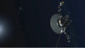 Ilustração representando uma das espaçonaves gêmeas Voyager da Nasa. que entraram no espaço interestelar – o espaço fora da heliosfera do nosso Sol; nossa galáxia é formada por um sol, oito planetas, 290 luas, cinco planetoides ou planetas anões e milhões de asteroides e cometas