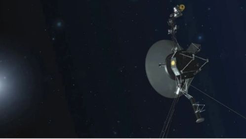Ilustração representando uma das espaçonaves gêmeas Voyager da Nasa. que entraram no espaço interestelar – o espaço fora da heliosfera do nosso Sol; nossa galáxia é formada por um sol, oito planetas, 290 luas, cinco planetoides ou planetas anões e milhões de asteroides e cometas