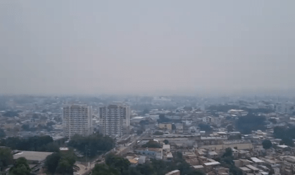 Onda de fumaça cobre Manaus após queimadas e seca histórica; veja 